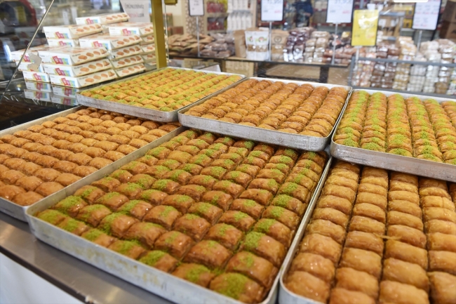 Ankara Halk Ekmek Fabrikası günlük 400 kilogram baklava üretiyor